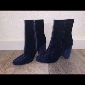 Size 9 Navy blue heels from forever 21